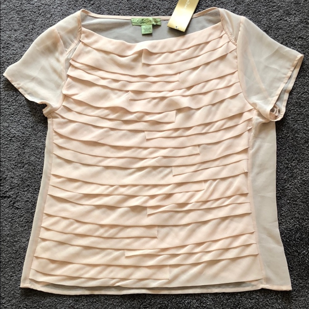 *NWT* Francesca’s | Blush Tiered Blouse